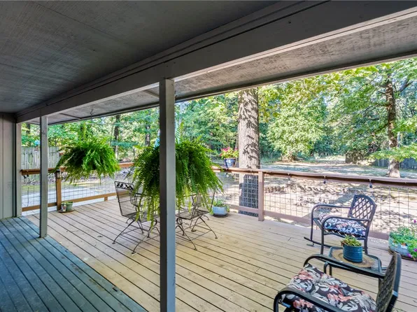 10899 Hummingbird Rd, Gravette, AR 72736