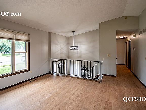 2nd image of 3885 Tam O Shanter Dr N