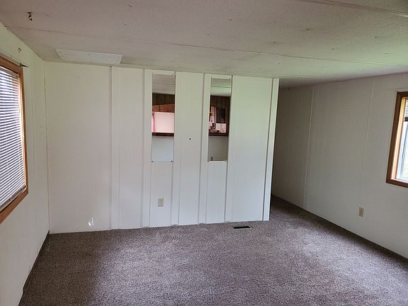3rd image of 1136 N Main St