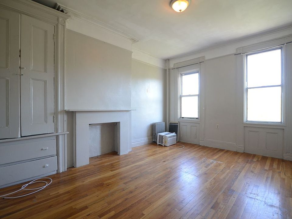 1st image of 23 Ingraham St #2RR