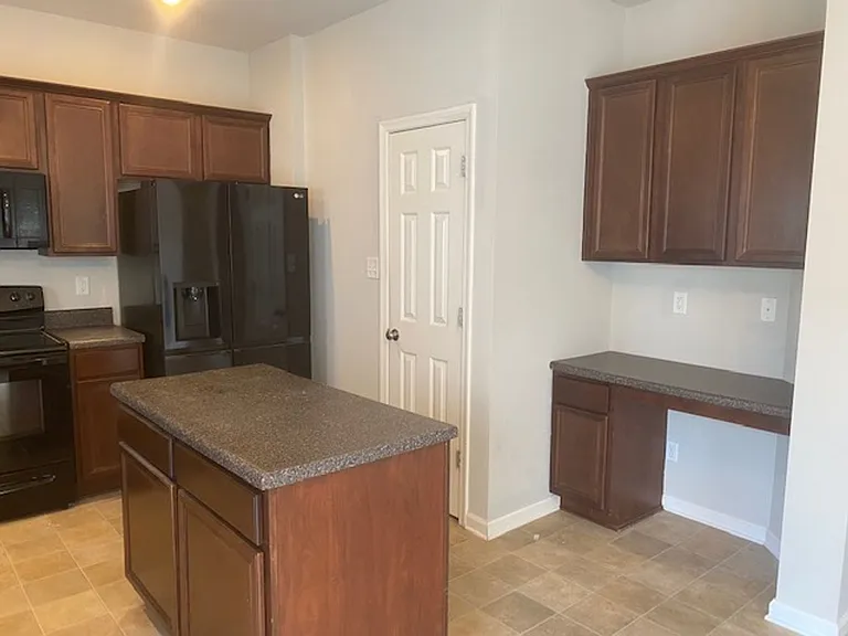 203 Linfoot Ct — Photo 12