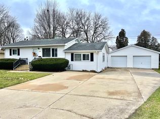 2224 Schuyler Dr, Peru, IL 61354