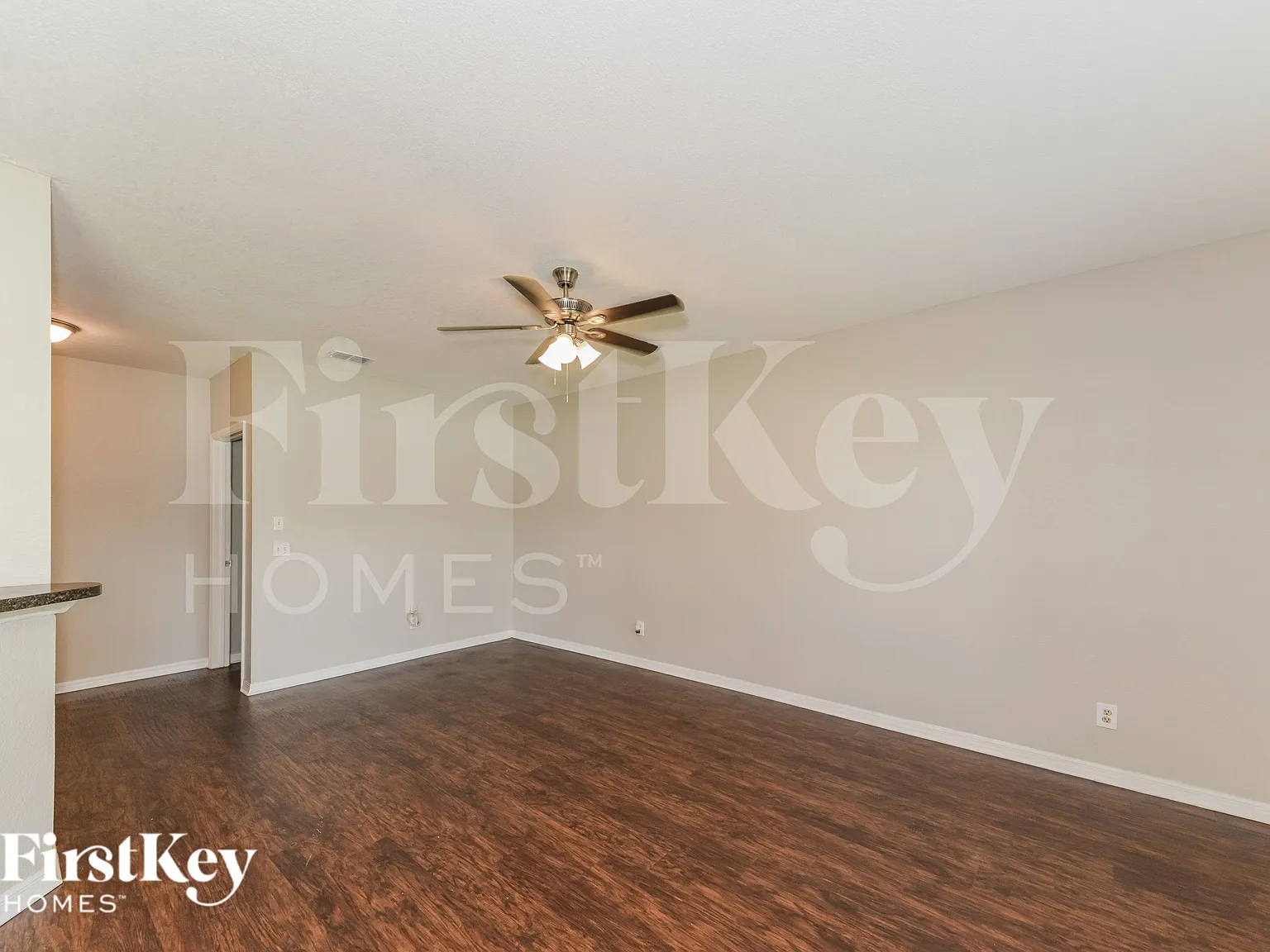 4 bed, 2.0 bath, 1400 sqft, $1,915 — Photo 2