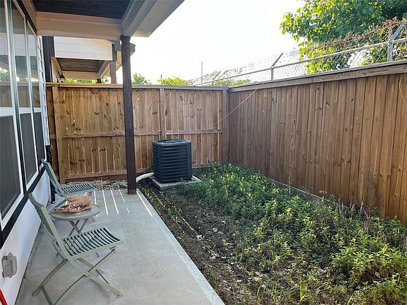4th image of 1032 Melneeka Ln