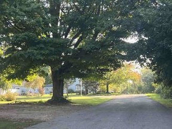 Exterior Neighborhood (street photo)