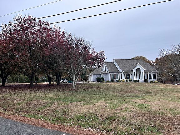 2nd image of 20 Oak Hill Dr