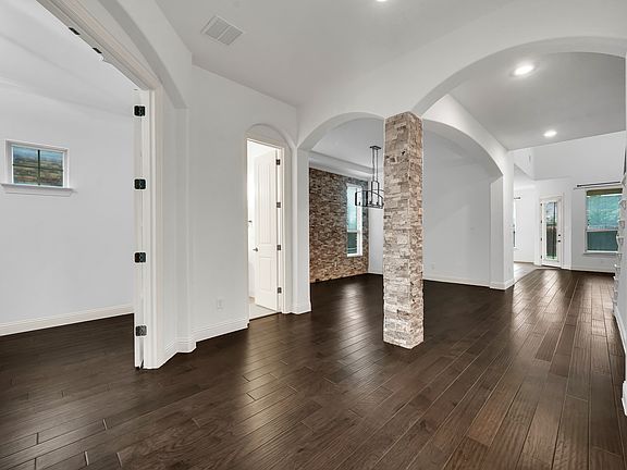 Entrance view when opening the front door