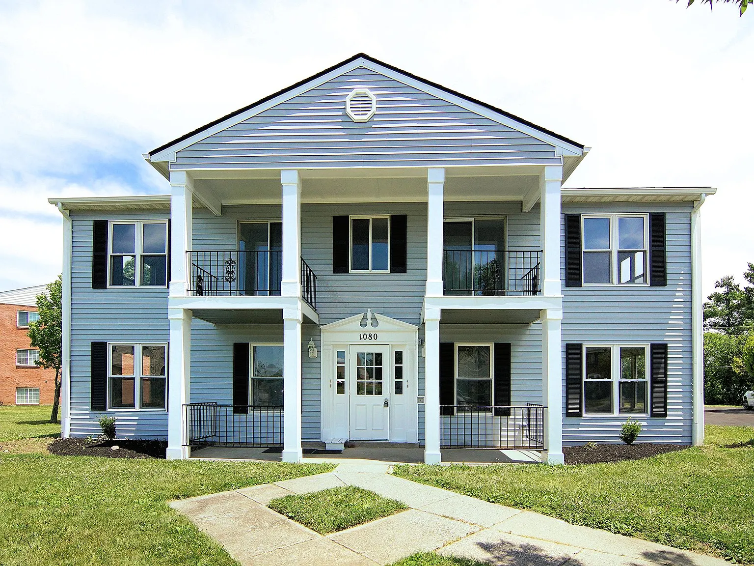 2 Bedroom, 1 Bathroom Apartment with Patio or Balcony at Parkridge Ct. - 960 Sq Ft — Photo 3