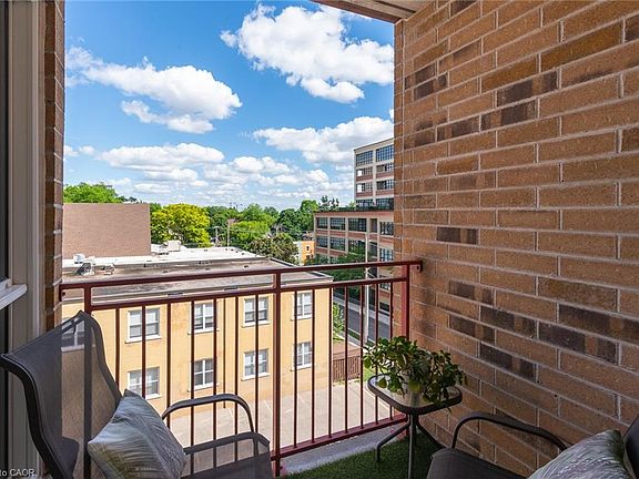 4th image of 20 Saint George St #508