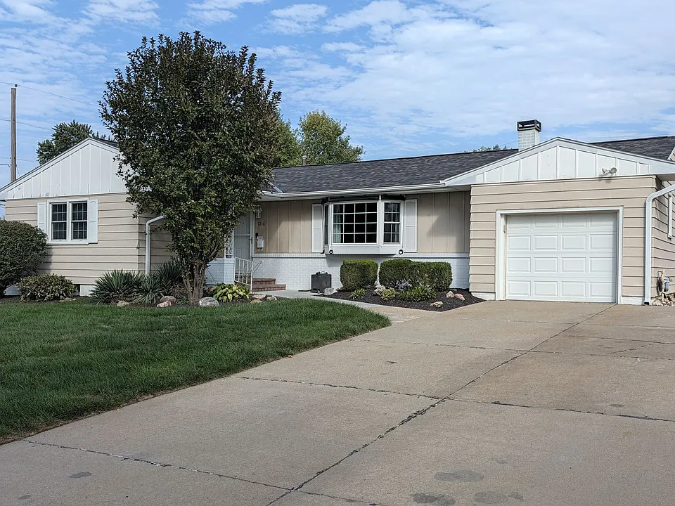 1216 Robin Dr