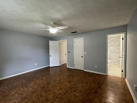 5th image of 2541 Lang Ave