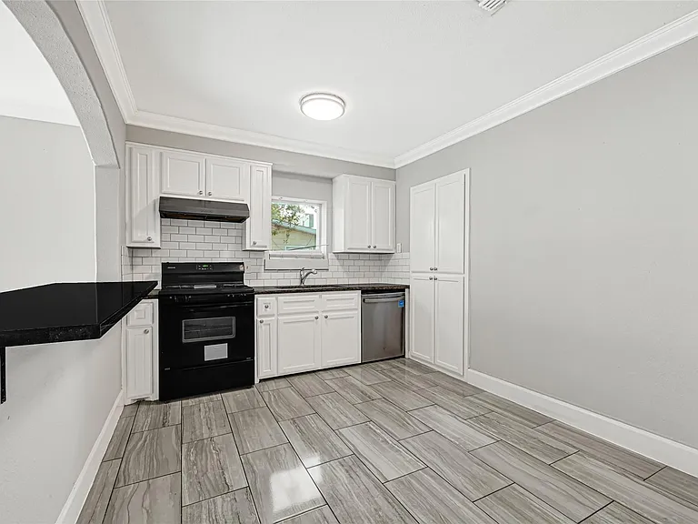 2331 Delafield St #A — Photo 9