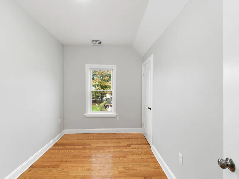 31 Saint Casimir Ave #2 — Photo 6