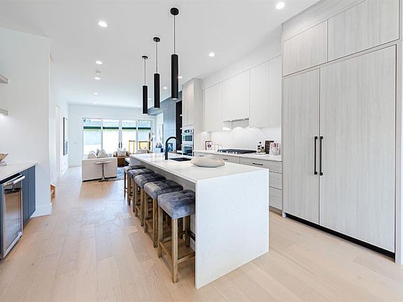 5th image of 2302 NE Osborne Cres SW