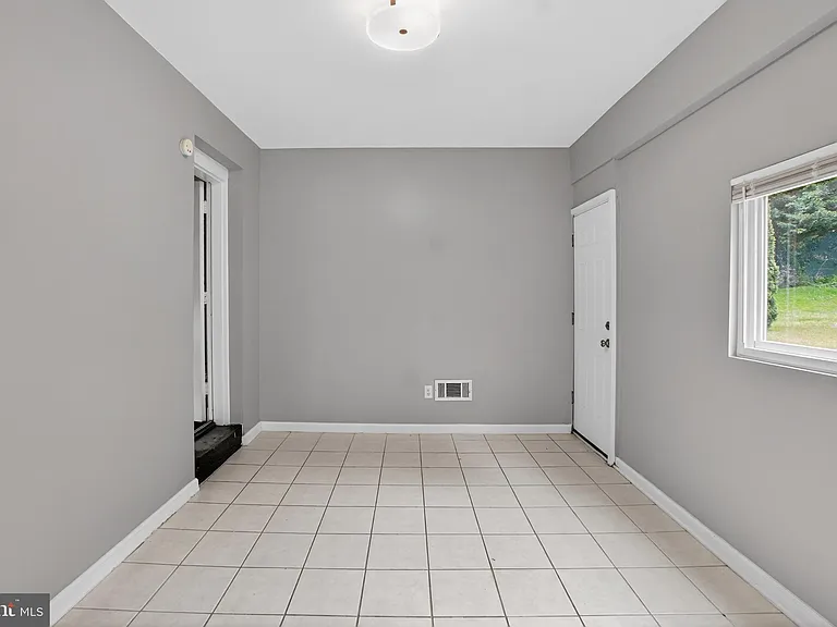 9211 E Parkhill Dr — Photo 11