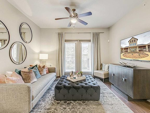 5th image of 1393 E Woodview Dr #1002