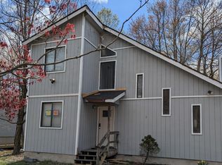 6582 Linden Dr, Tobyhanna, PA
