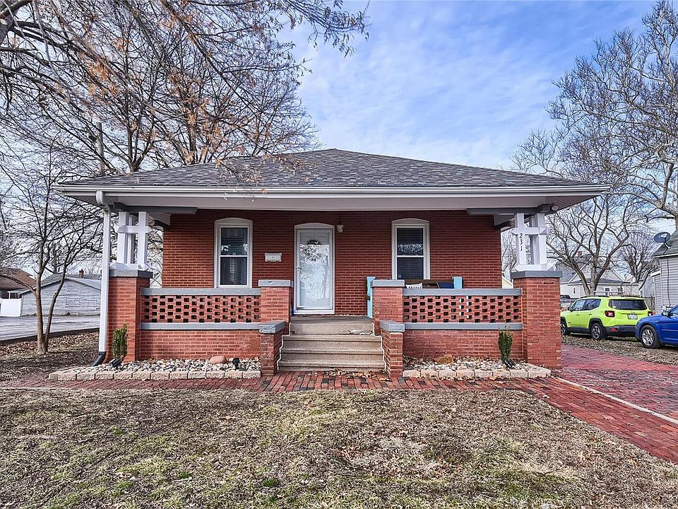 1st image of 231 E Lorena Ave