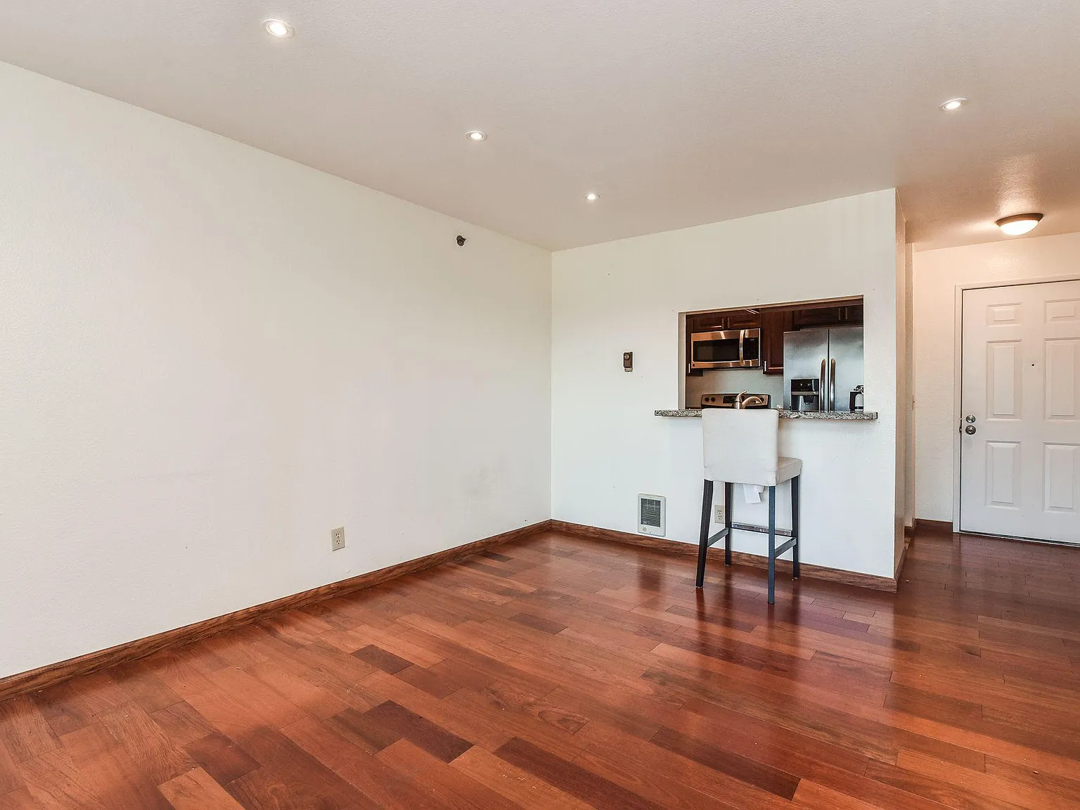 675 Newbury Lane — Photo 4