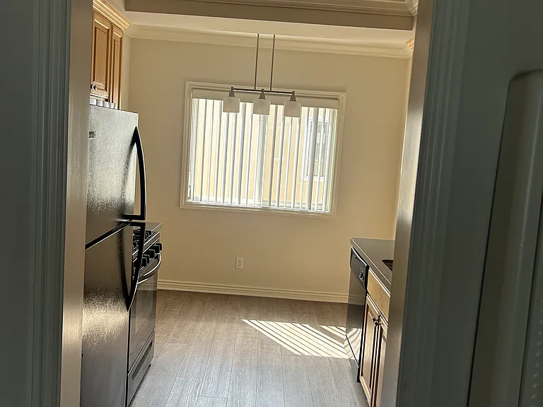 1023 Ocean Park Blvd #15 — Photo 6