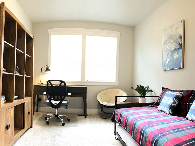 Room 4 - Office 
* With a Pullout daybed - Sleep for 2
* Many books 
* Work desk