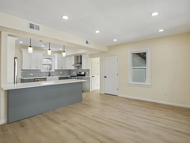 4 Lincoln Pl — Photo 13