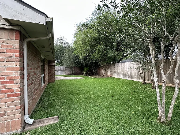 2211 Brook View Ln — Photo 15