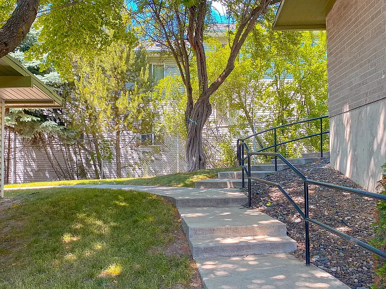 Schalimar Apartments — Photo 29
