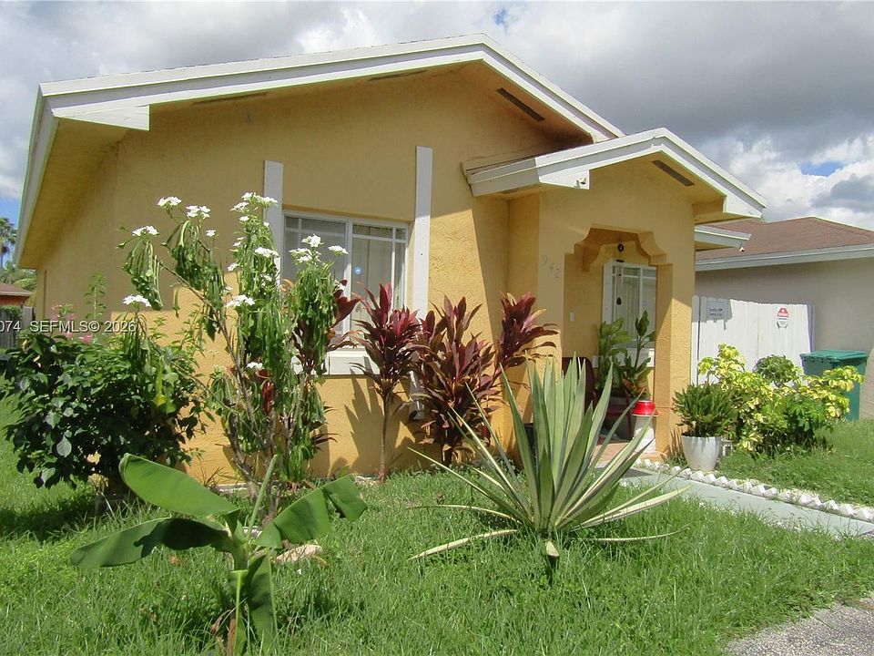 1st image of 942 SW 8th Pl