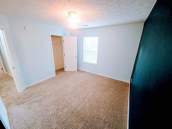 4th image of 723 Clear Cir