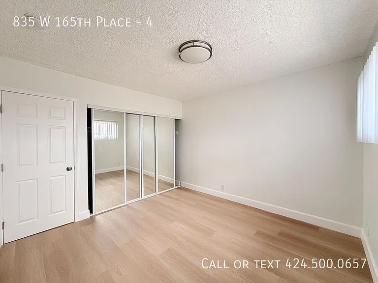 835 W 165th Pl #4 — Photo 7