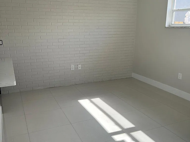 11431 NW 40th Pl — Photo 13
