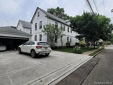 182 Lowell Ave #UPPER — Photo 2