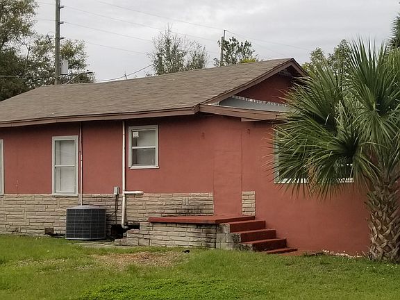 3rd image of 3513 Haines St