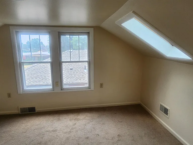 405 S 12th Ave — Photo 17