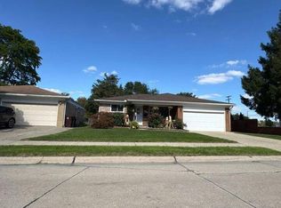 7395 Menge Ave, Center Line, MI 48015