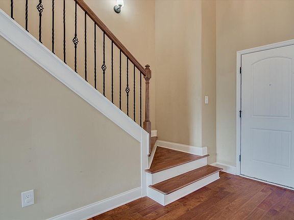 4th image of 834 Herrington Dr