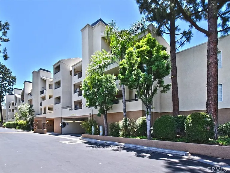 21500 Burbank Blvd #112 — Photo 3
