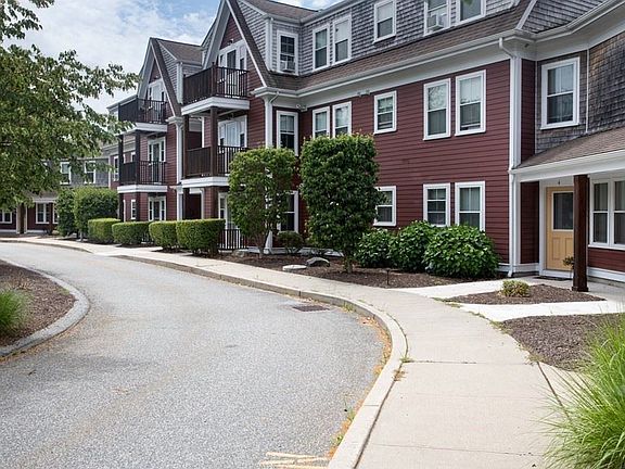 3rd image of 751 Metacom Ave Unit 15