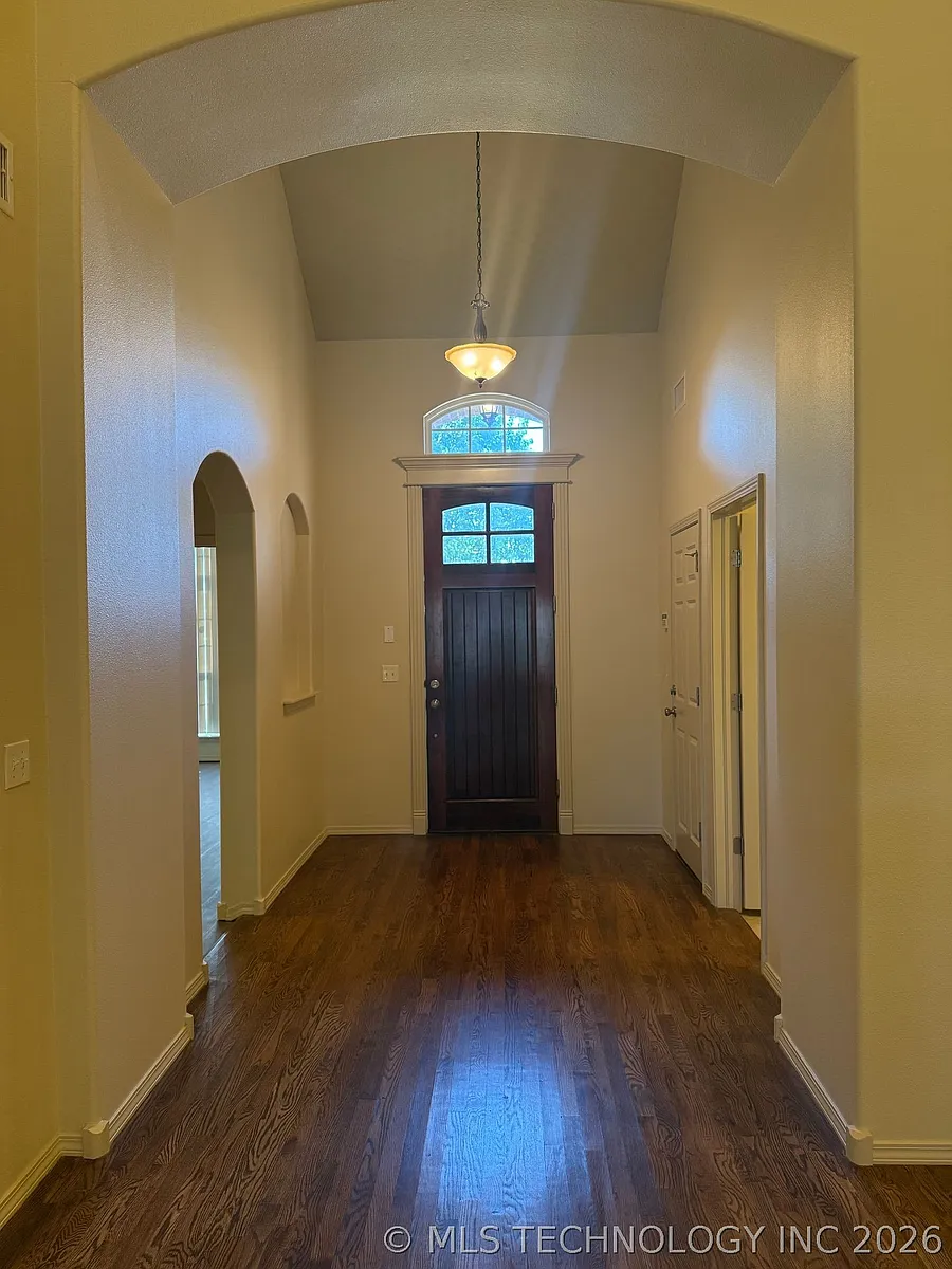 Building Photo - 4605 N Narcissus Ave W