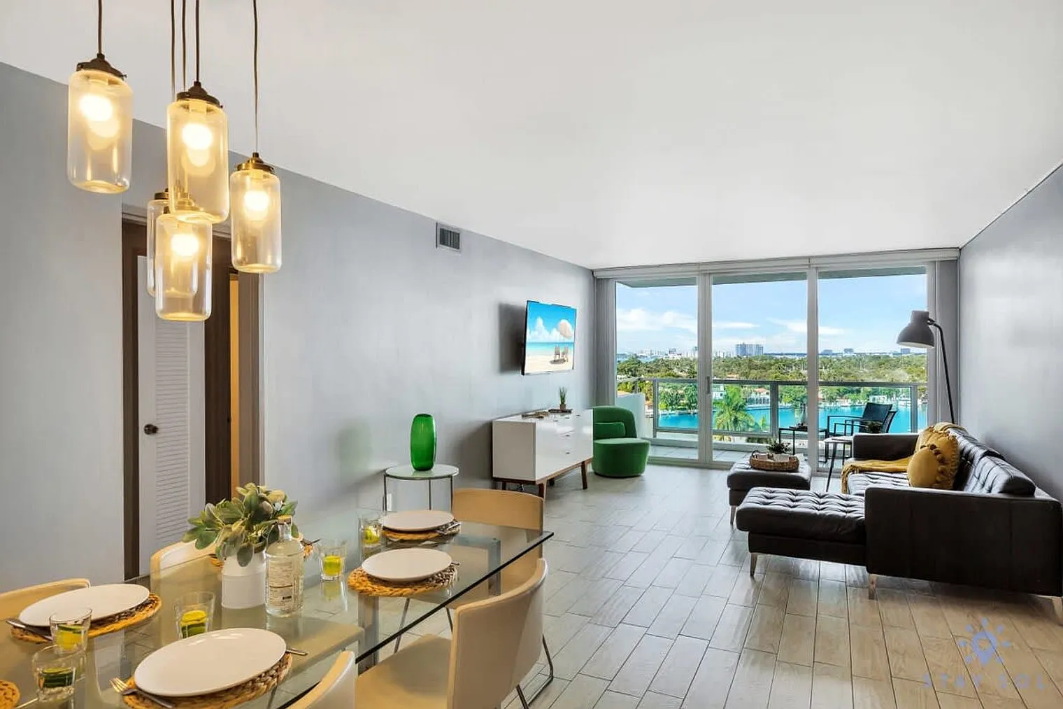 2 bed, 2.0 bath, 990 sqft, $3,874 — Photo 4