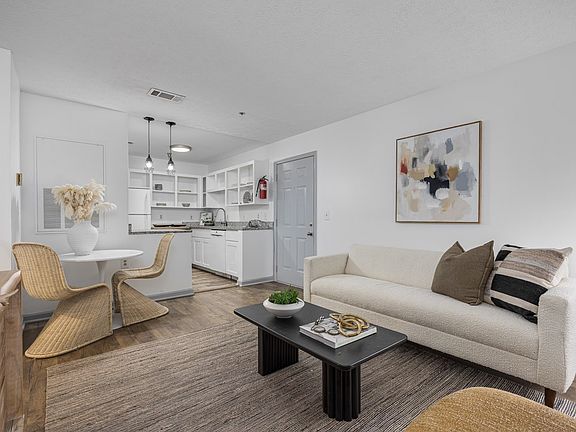 2nd image of 1808 State St APT 113
