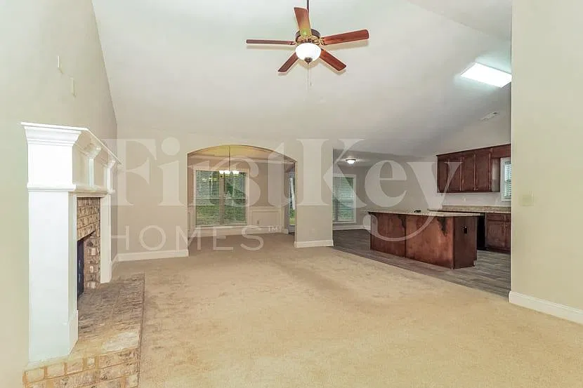 4 bed, 2.5 bath, 2194 sqft, $2,450 — Photo 4