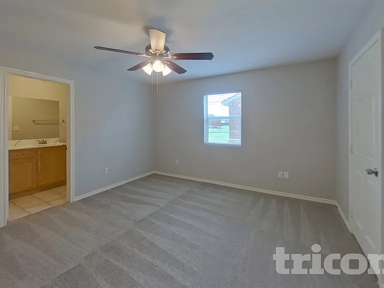 213 Dean Ct — Photo 5