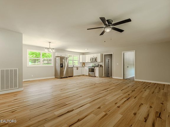 5th image of 415 North Ave