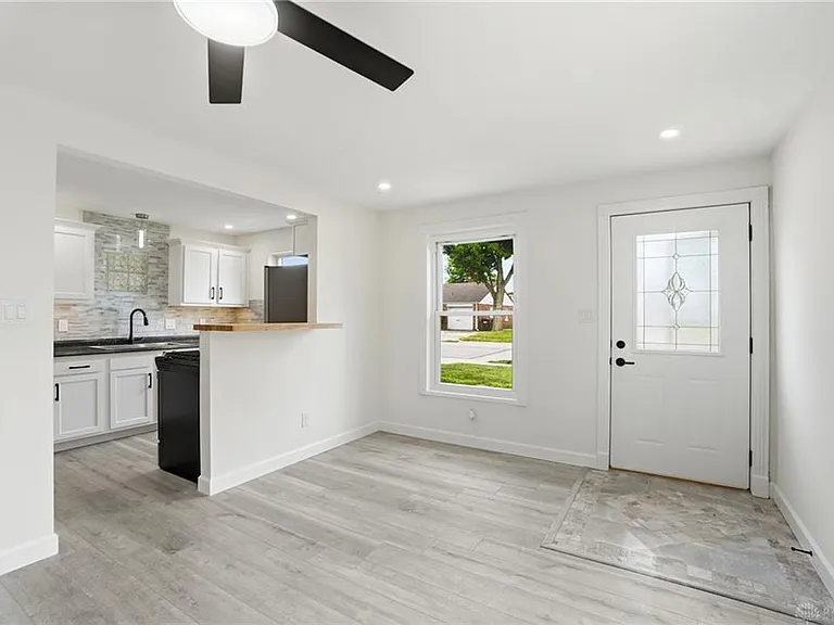 3924 Fulton Ave — Photo 2