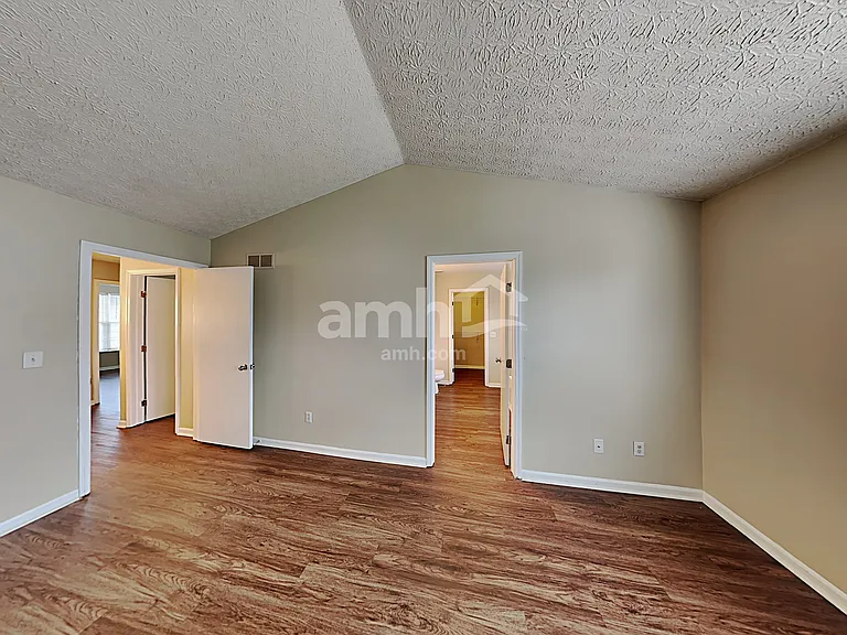 8789 Linick Dr — Photo 11