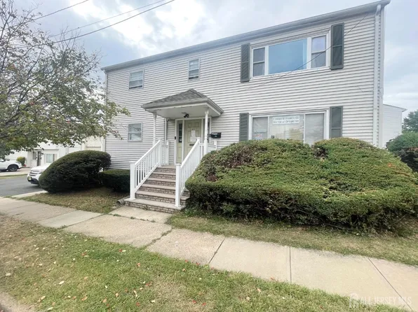 43 Orchard St, Carteret, NJ 07008