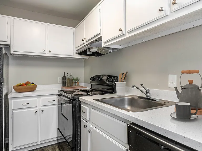 Signal Hill Apartments and Towhomes — Photo 26