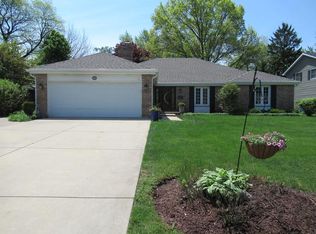 210 Longfellow Dr, Wheaton, IL 60189